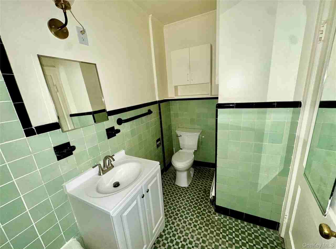 918 Hempstead Tpke #6 - Photo 3 of 9