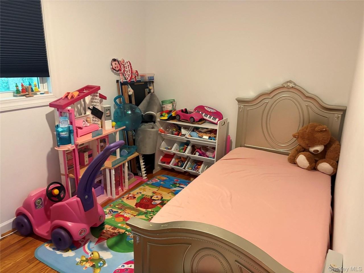 24 Faye Ave - Photo 4 of 11