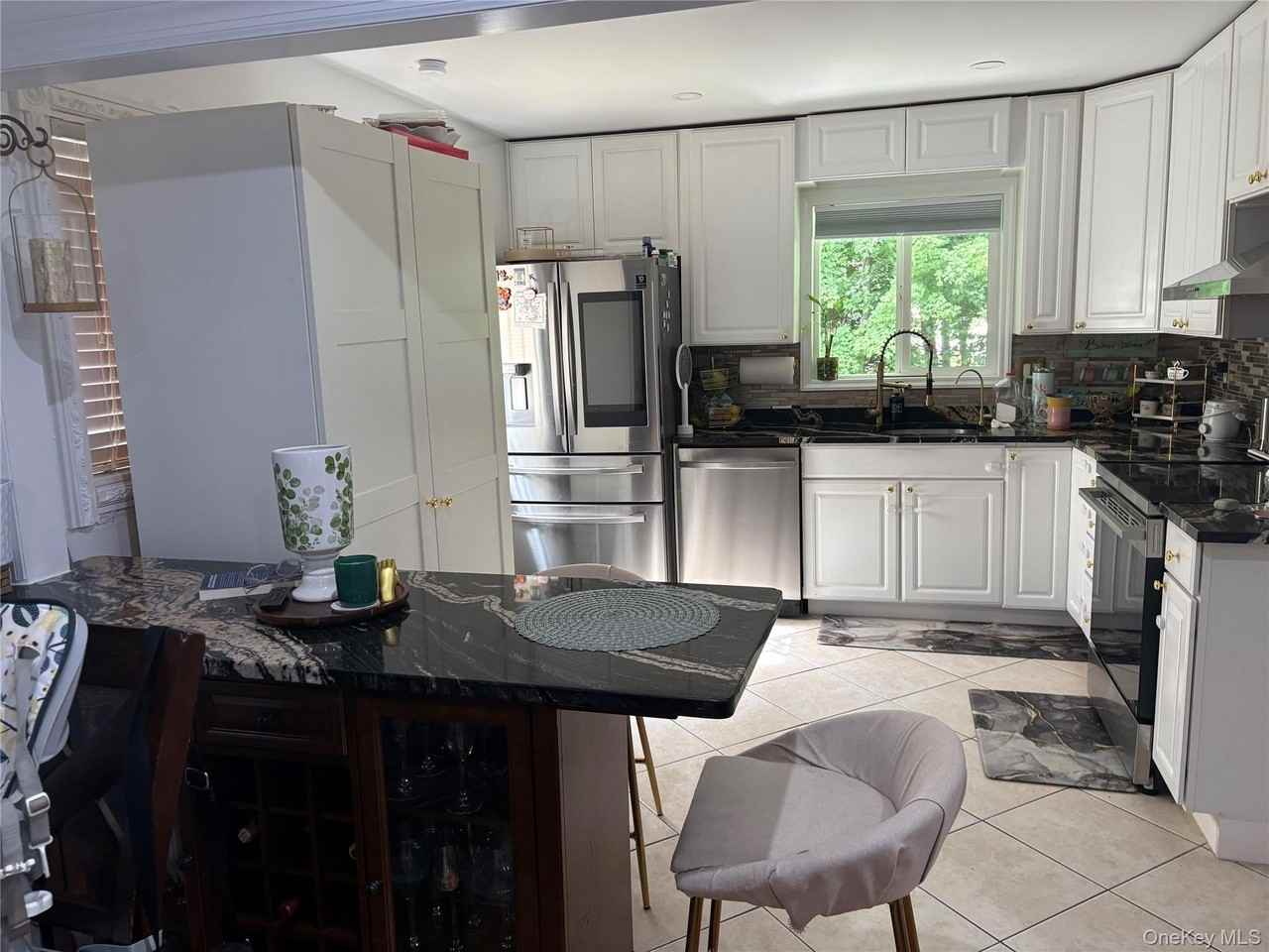 24 Faye Ave - Photo 6 of 11