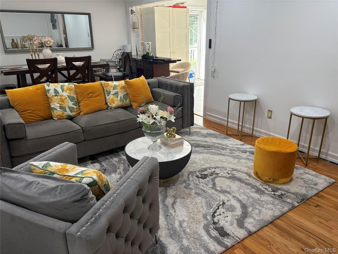 24 Faye Ave - Photo 7 of 11