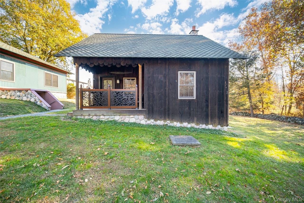 35 Clara Ave