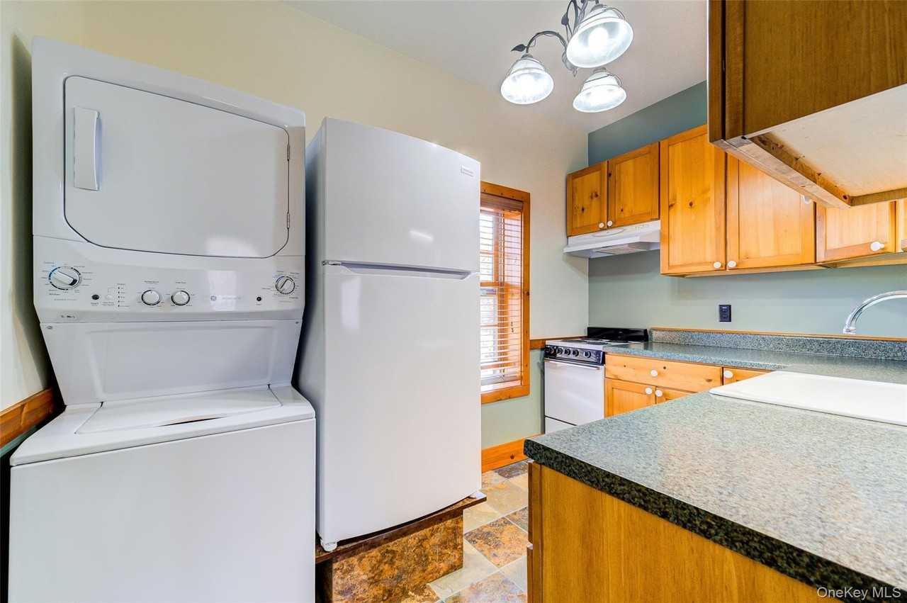 35 Clara Ave - Photo 6 of 25