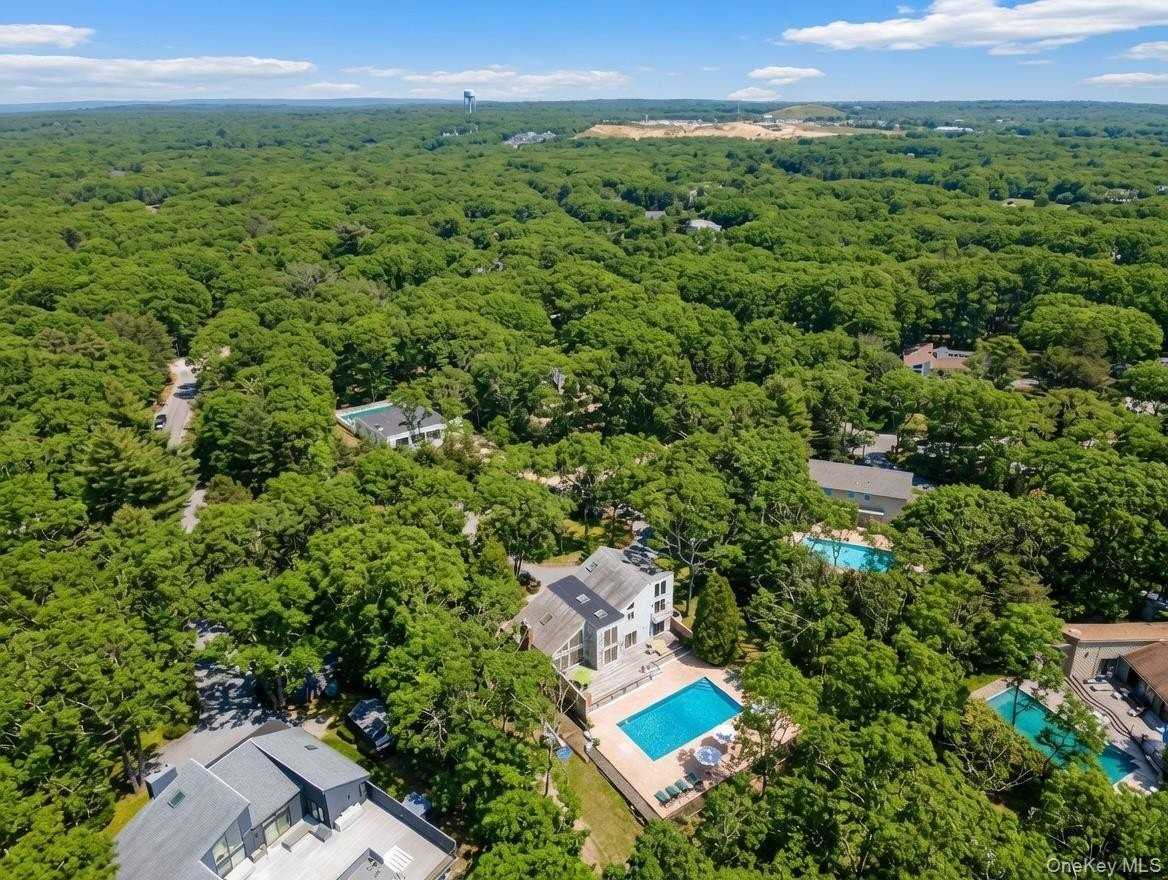 44 Diane Dr - Photo 4 of 32