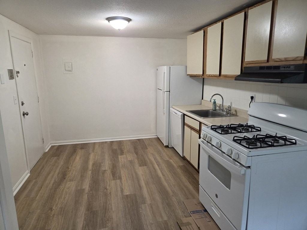 428 Great Rd #17 - Photo 5 of 19