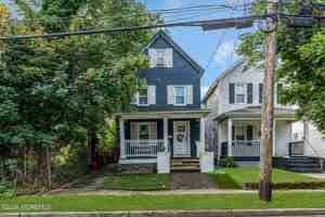 featured image of 916 Mattison Ave