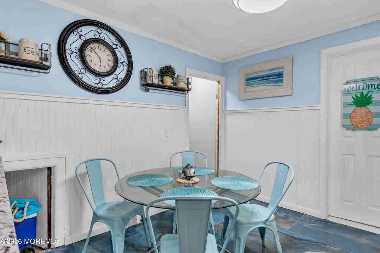916 Mattison Ave - Photo 6 of 17