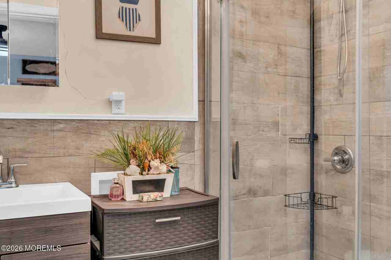916 Mattison Ave - Photo 7 of 17
