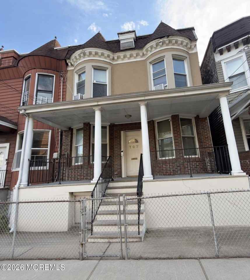 107 Ferry St #2 - Photo 2 of 13