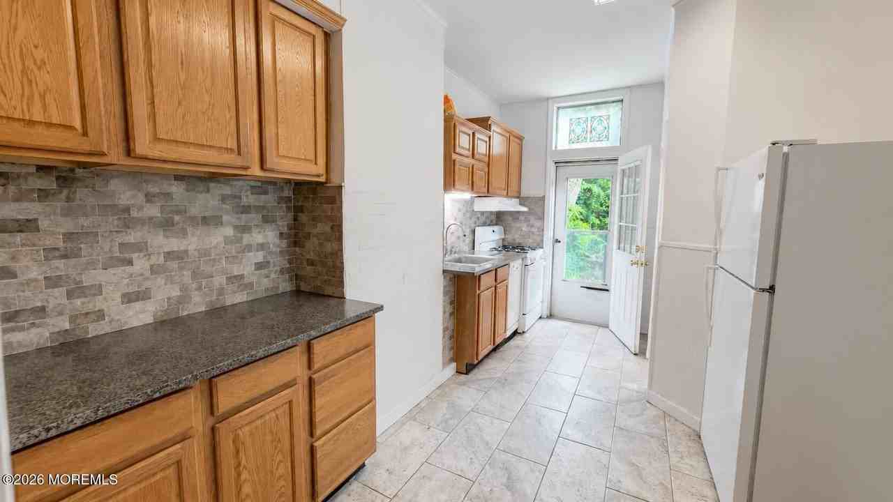 107 Ferry St #2 - Photo 3 of 13