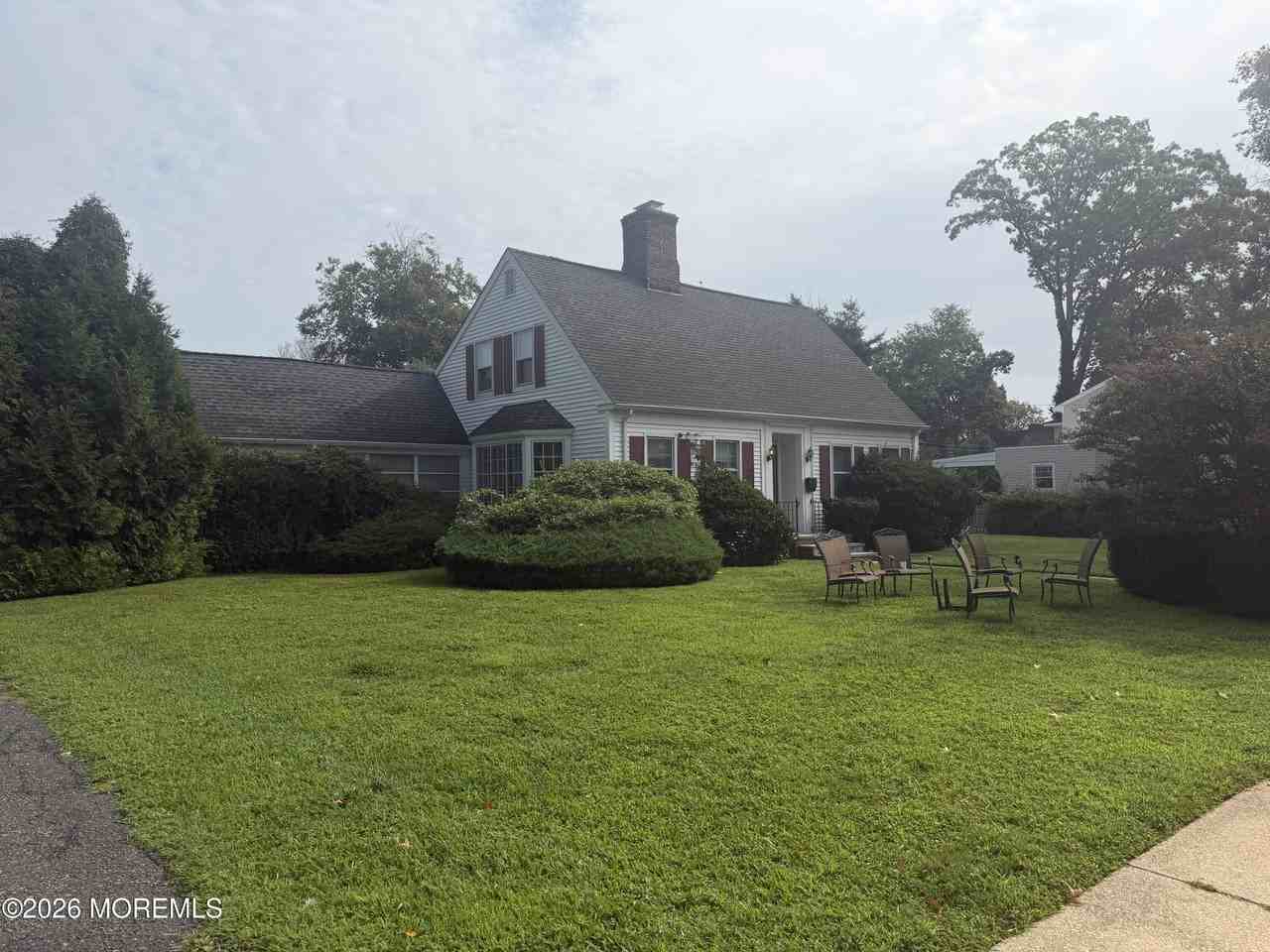 611 Blanchard Pkwy - Photo 2 of 15
