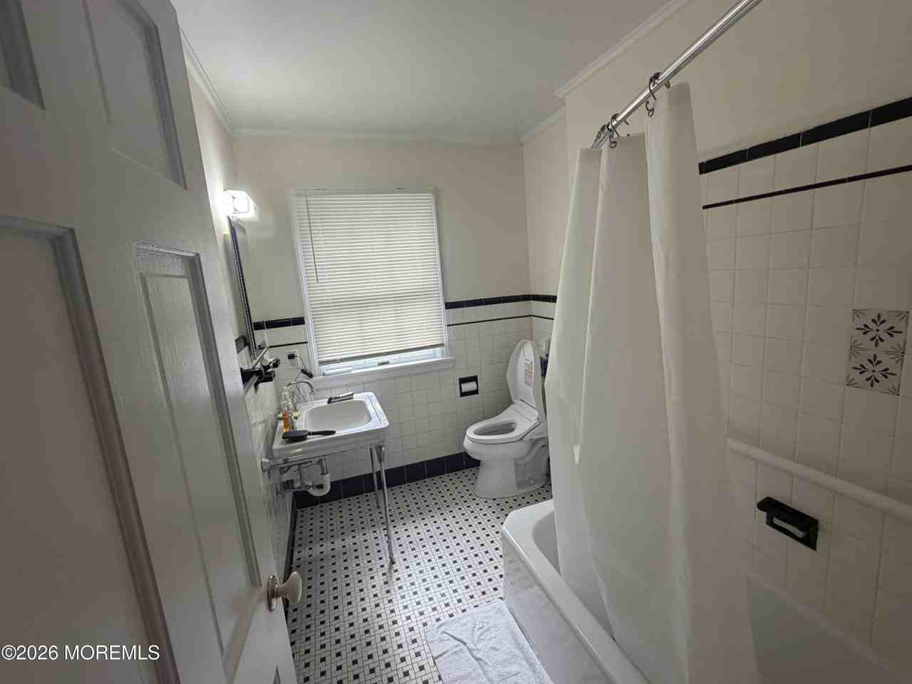611 Blanchard Pkwy - Photo 6 of 15