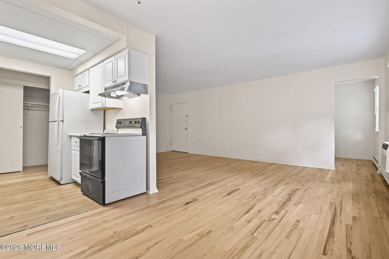63 Stonehurst Blvd #G - Photo 3 of 17
