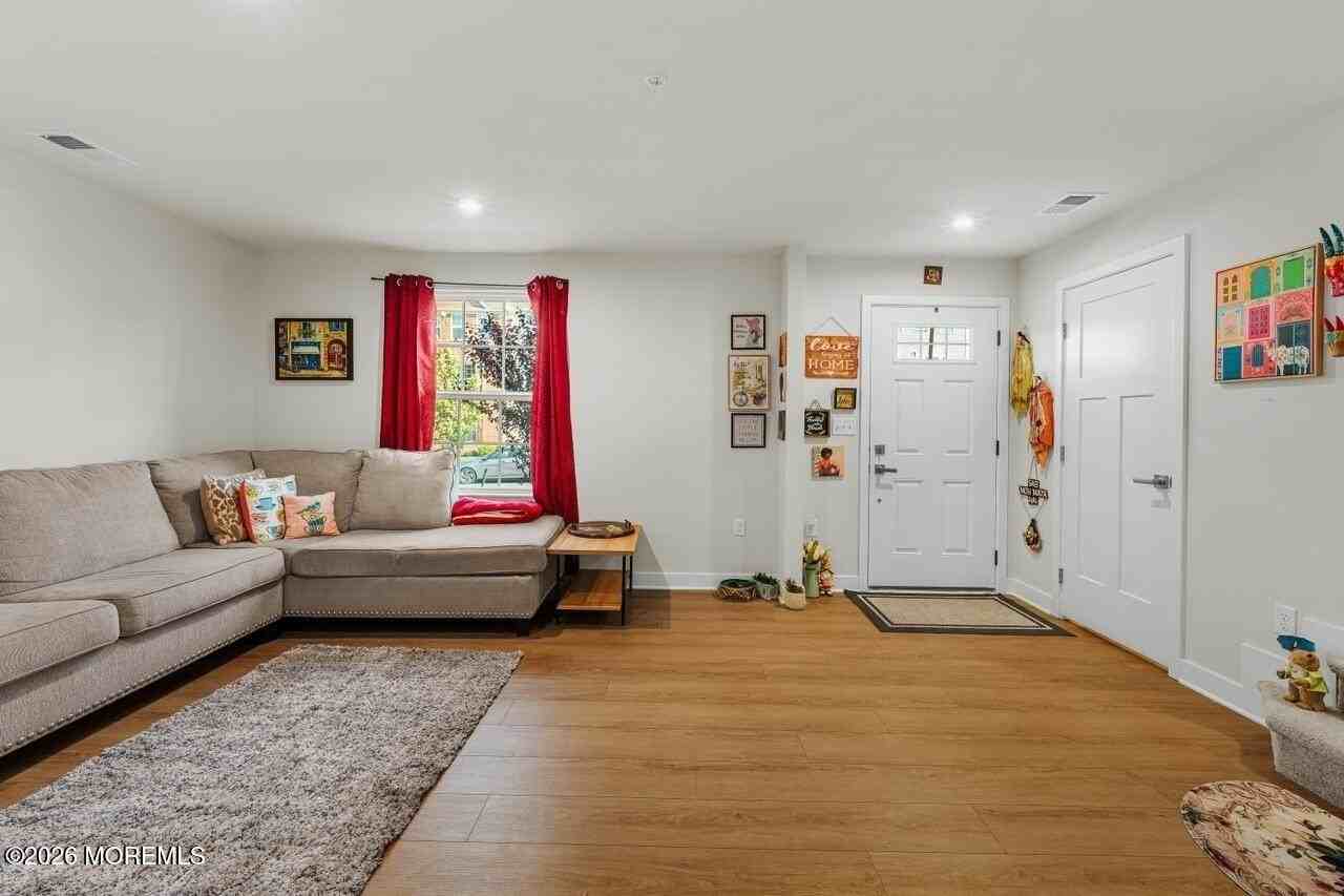 104 Midland Ave - Photo 5 of 38