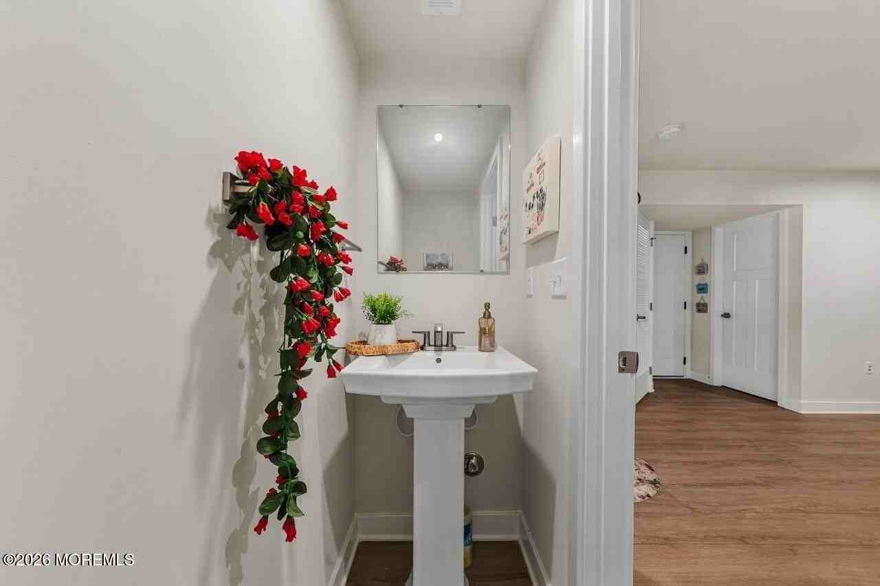 104 Midland Ave - Photo 7 of 38