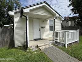 featured image of 410 2nd Ave #C