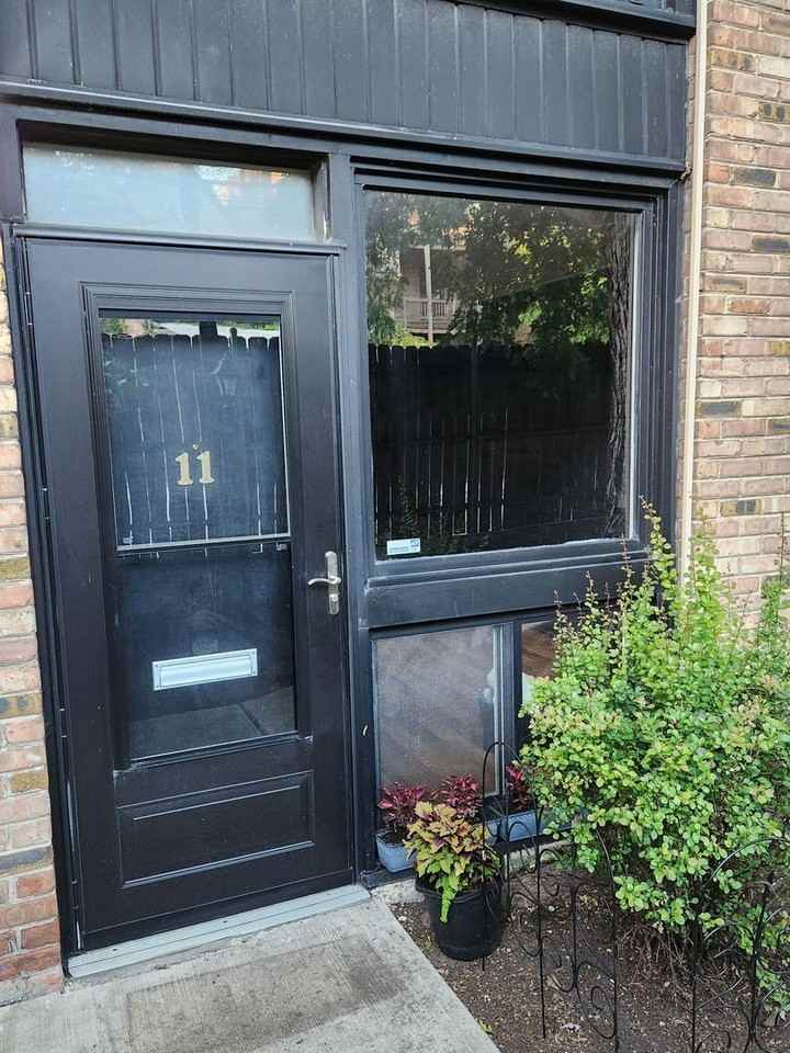 639 W Wellington Ave #11 - Photo 2 of 17