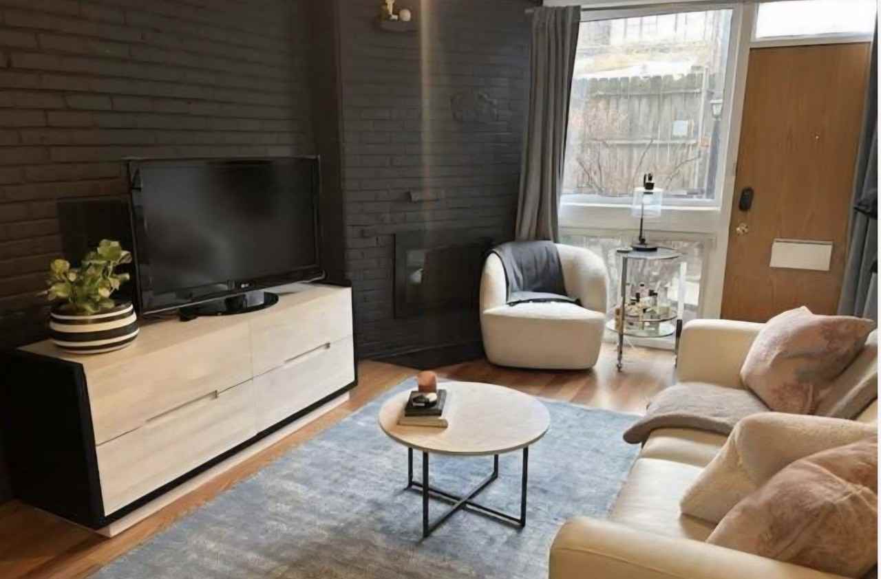 639 W Wellington Ave #11 - Photo 4 of 17