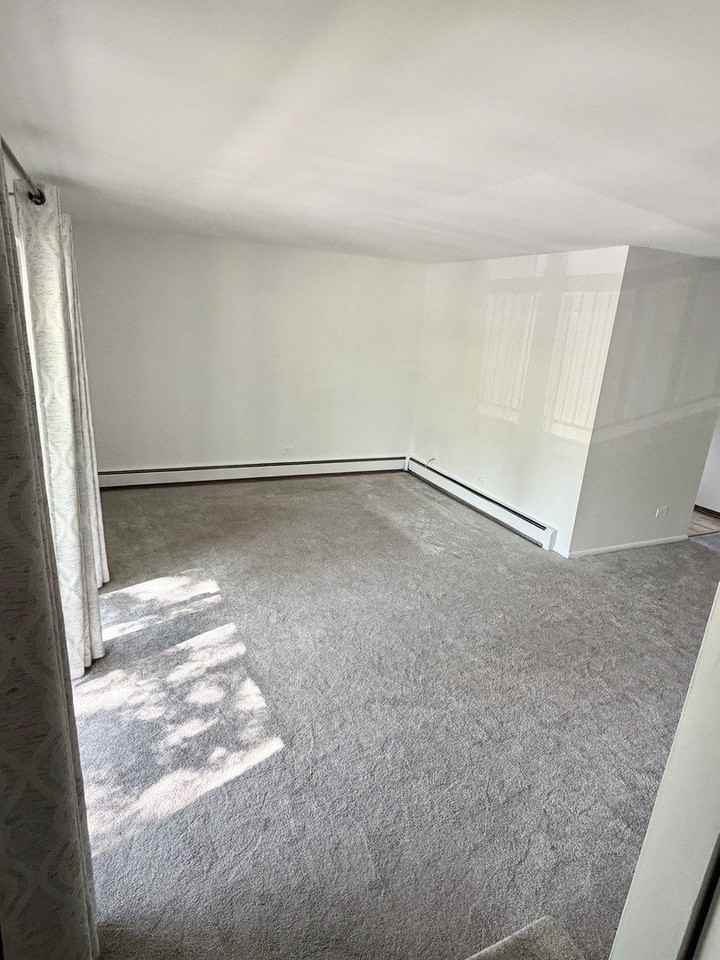 811 S Dwyer Ave #E - Photo 2 of 14