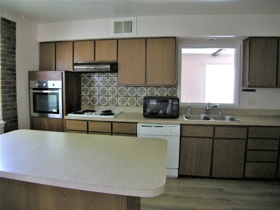 1514 Shepard Cir - Photo 5 of 17