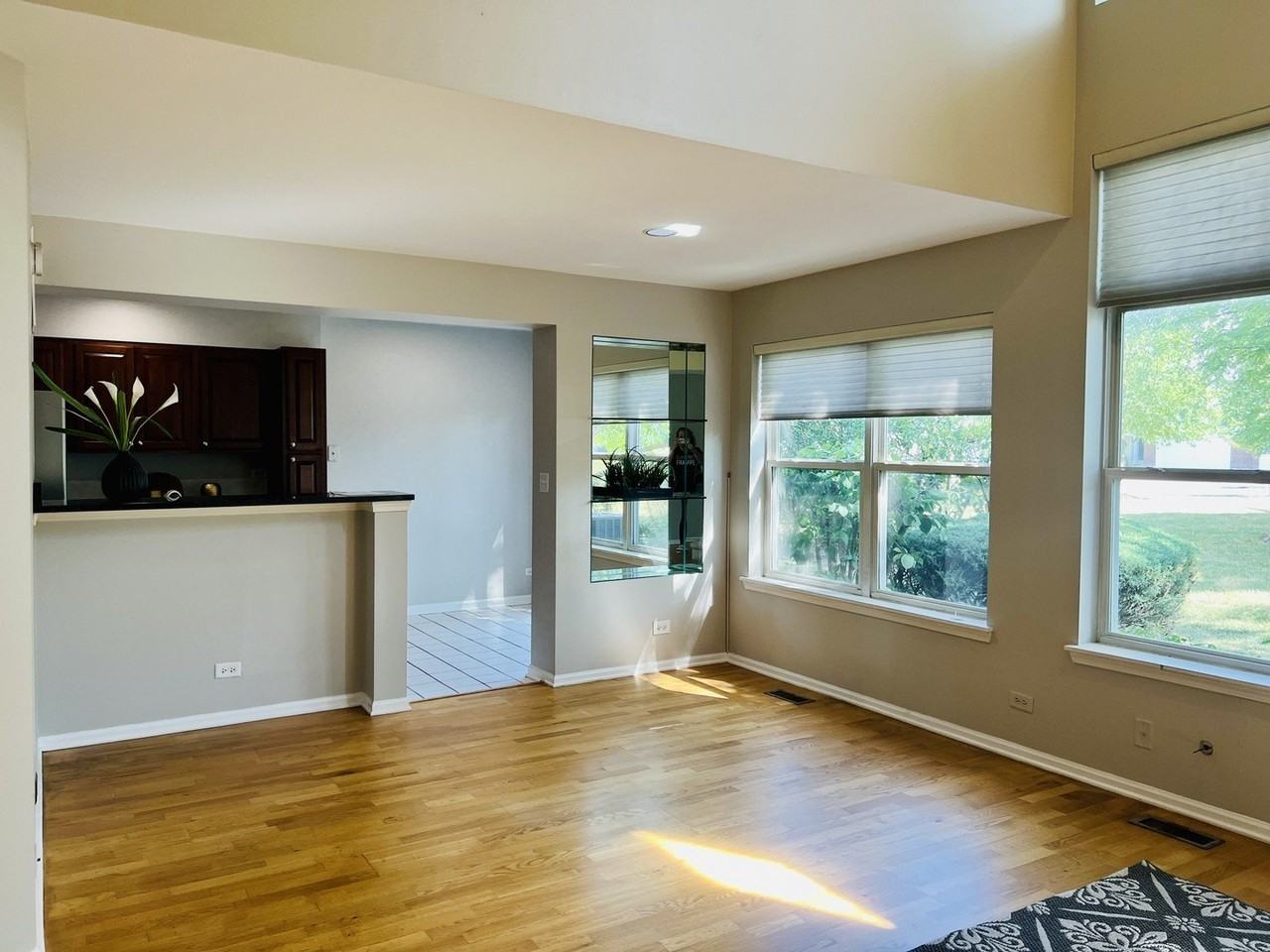 1560 E Chivalry Ct - Photo 5 of 21