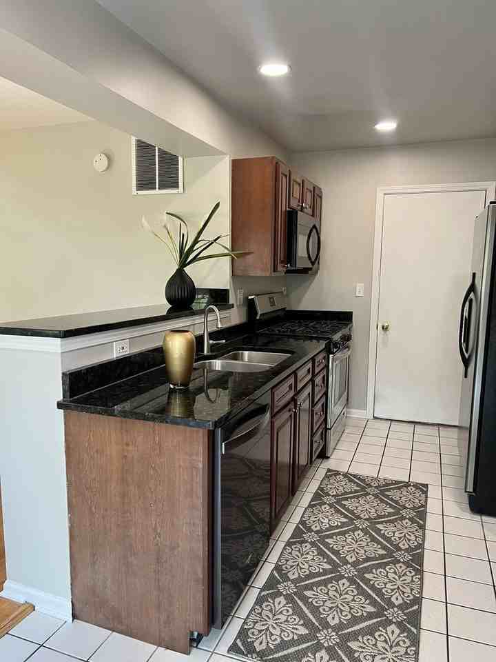 1560 E Chivalry Ct - Photo 7 of 21