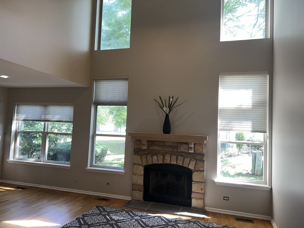 1560 E Chivalry Ct - Photo 2 of 20