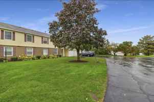 featured image of 673 Thorntree Ct #D2