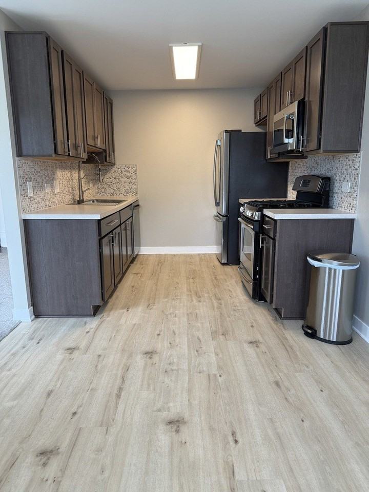 673 Thorntree Ct #D2 - Photo 3 of 23