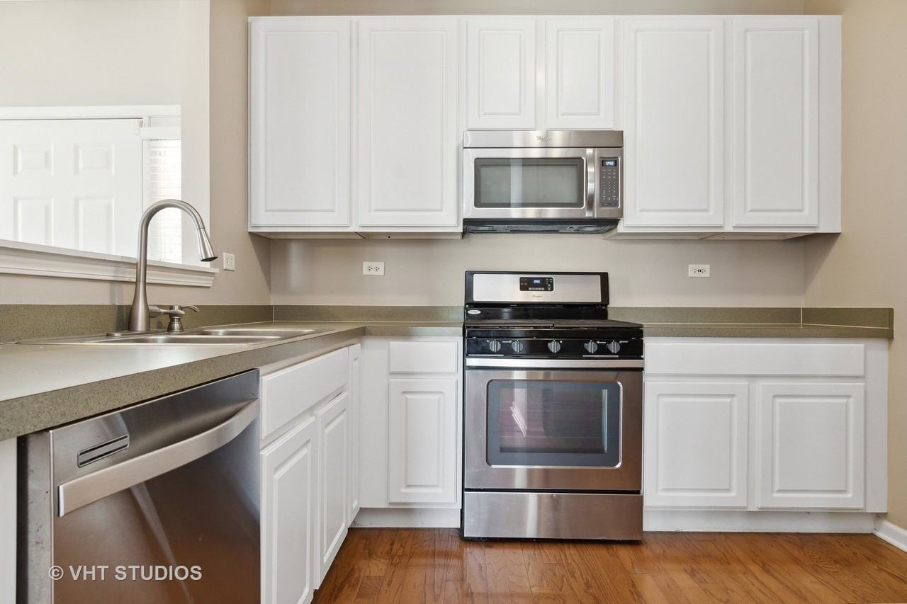 2442 Golf Ridge Cir - Photo 2 of 11