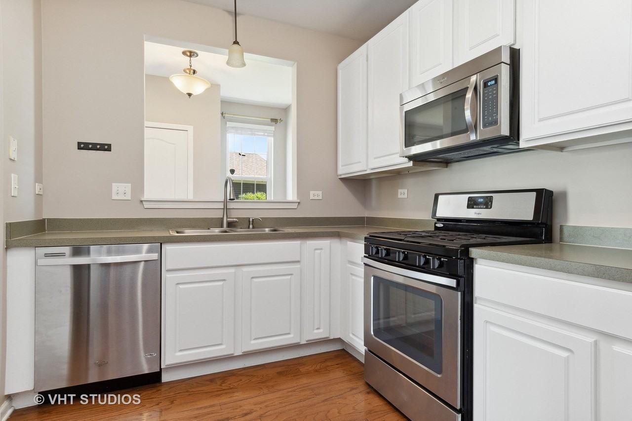 2442 Golf Ridge Cir - Photo 3 of 11