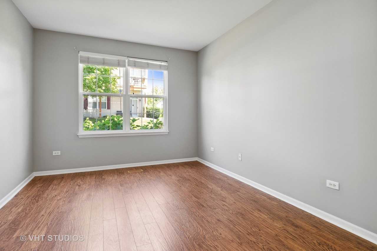 2442 Golf Ridge Cir - Photo 6 of 11