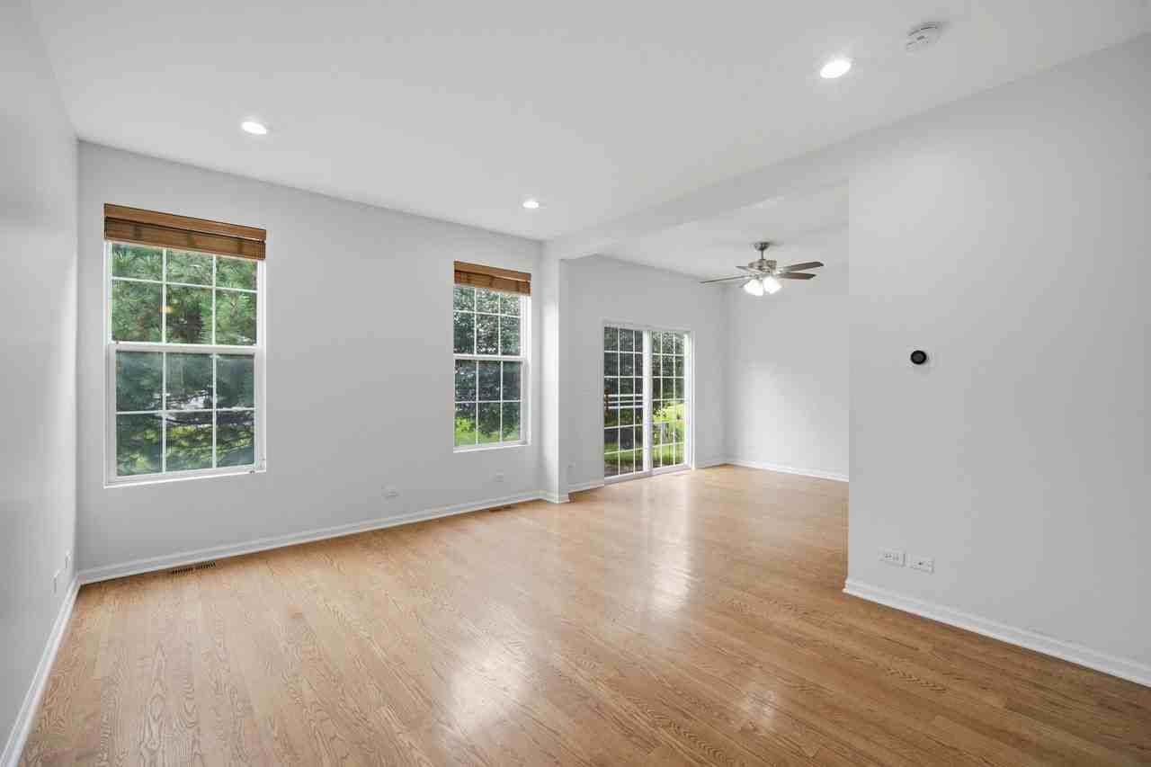 611 Lakeridge Ct #611 - Photo 4 of 25