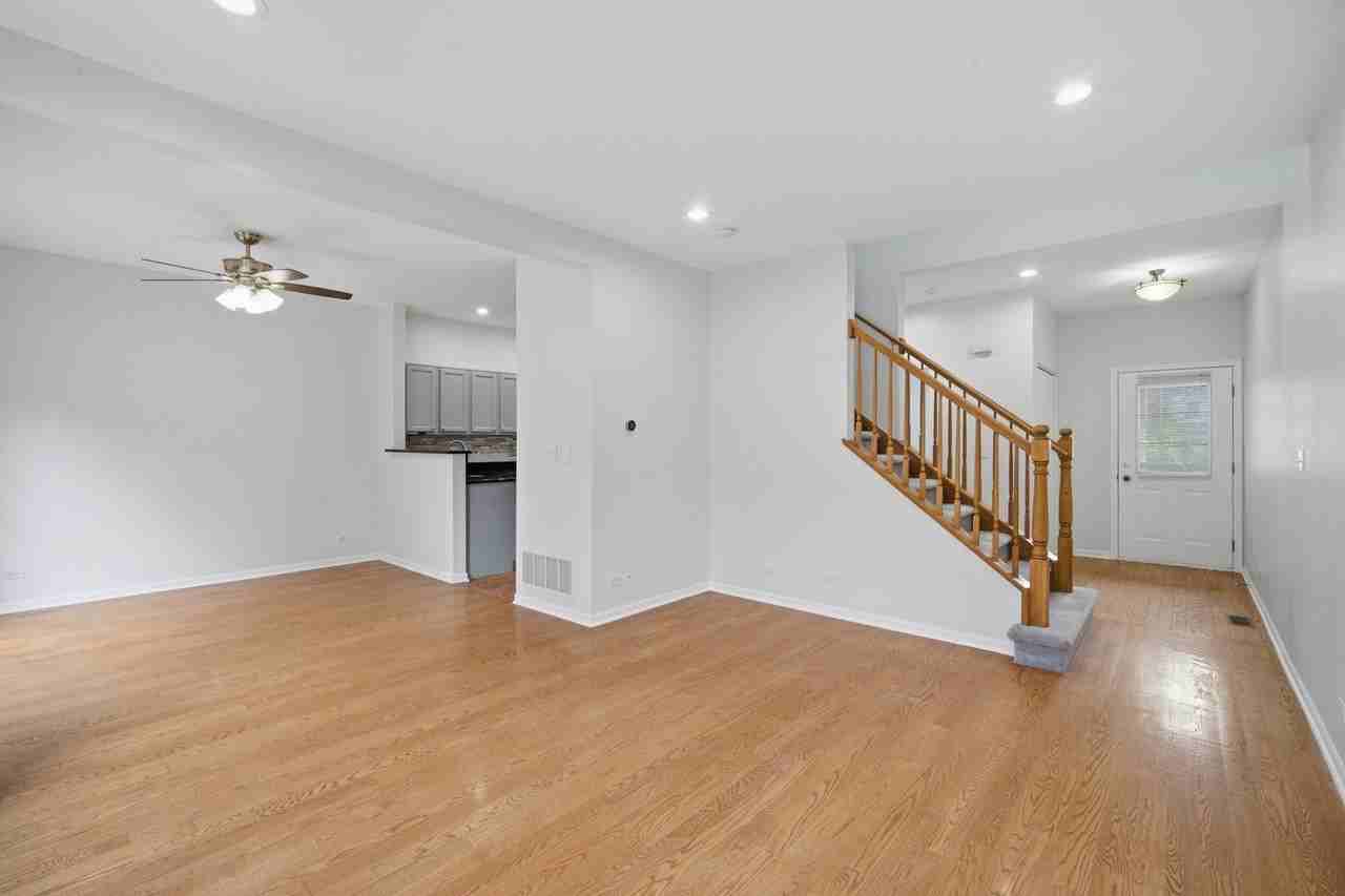 611 Lakeridge Ct #611 - Photo 5 of 25