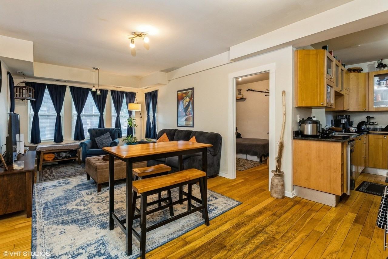 6423 N Greenview Ave #1W - Photo 2 of 9