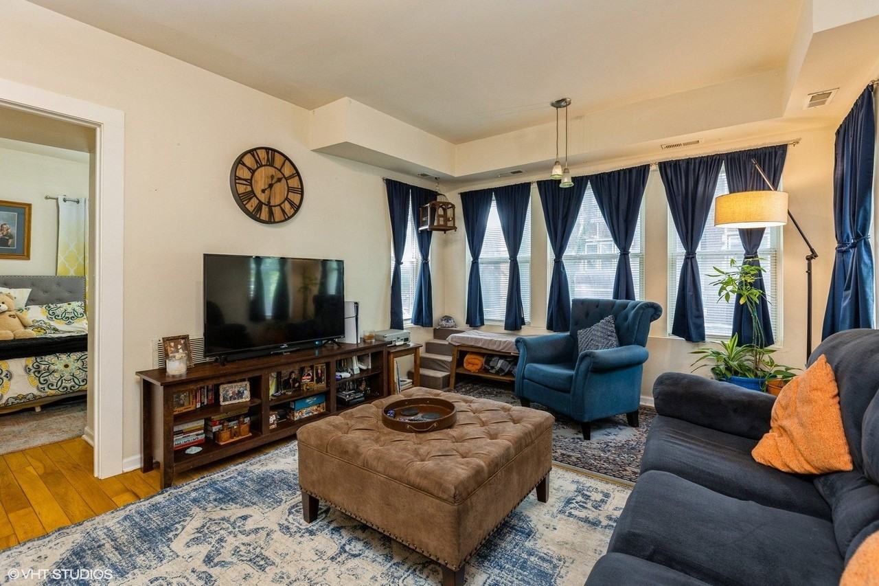 6423 N Greenview Ave #1W - Photo 4 of 9