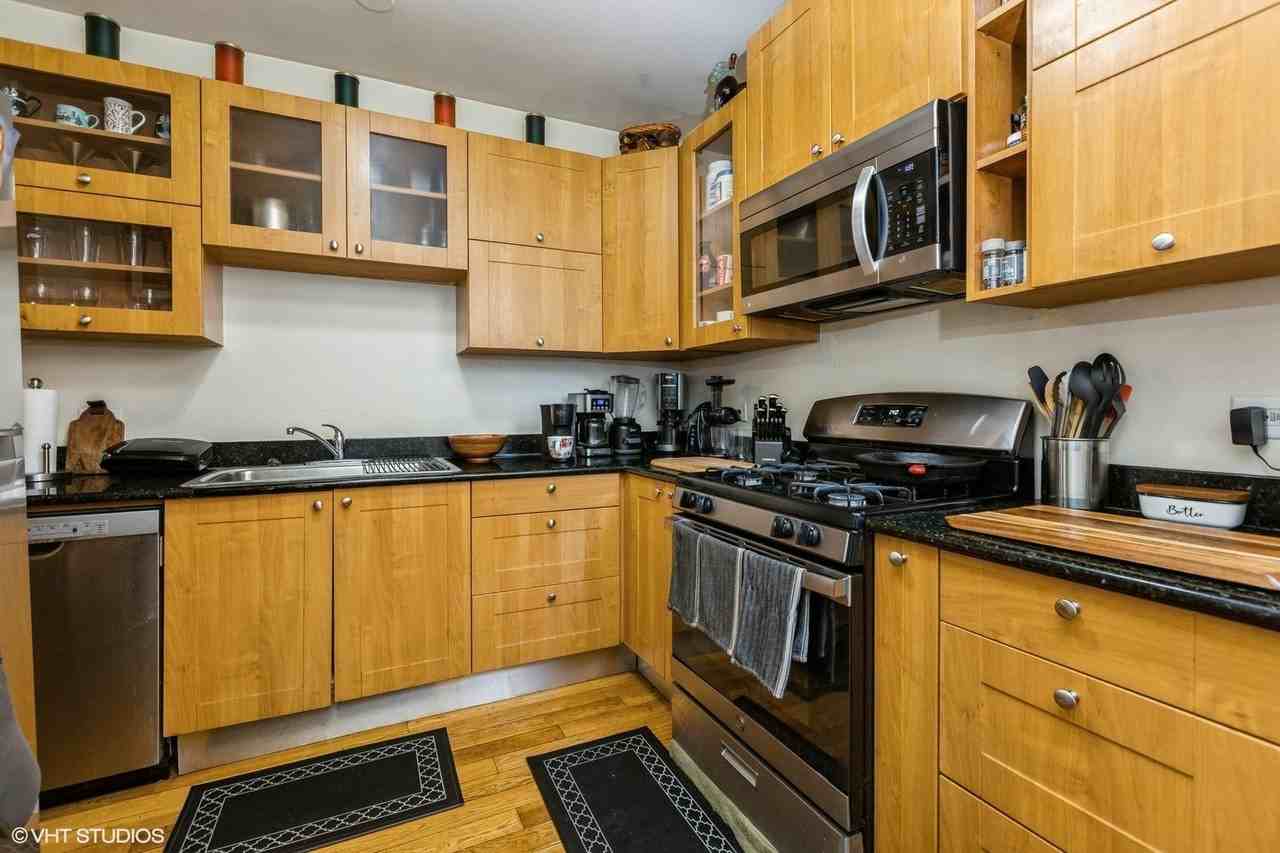6423 N Greenview Ave #1W - Photo 6 of 9