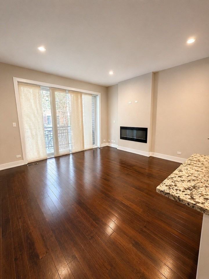 1149 W 17th St #1 - Photo 3 of 16