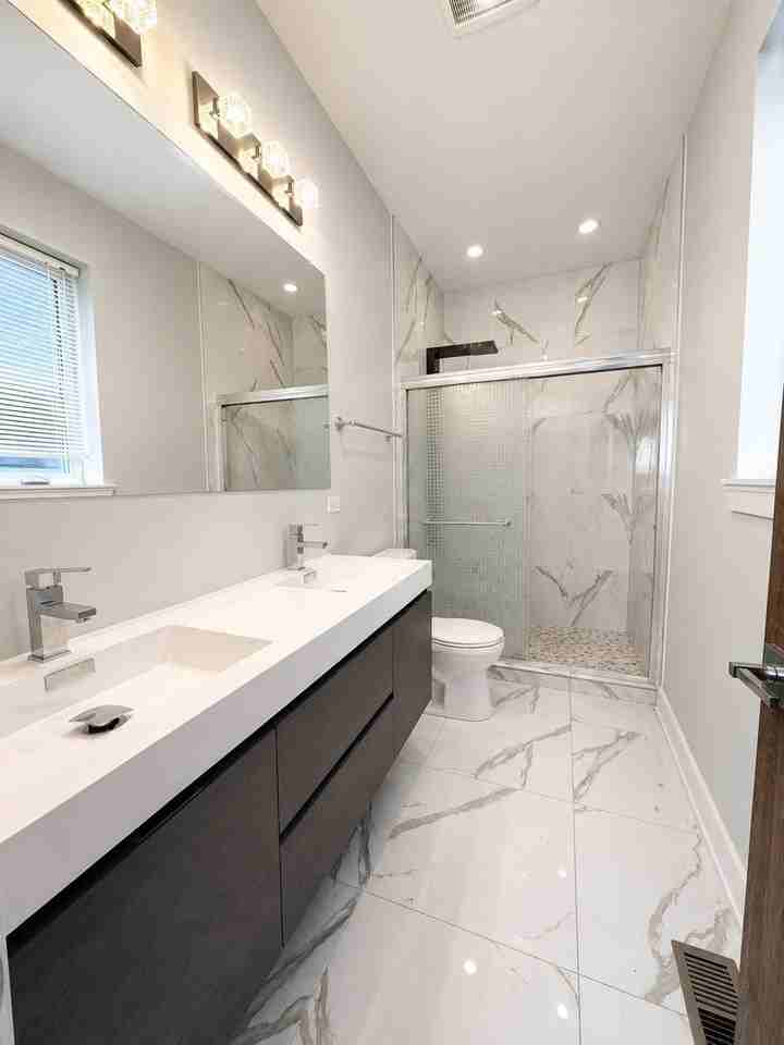 1149 W 17th St #1 - Photo 4 of 16