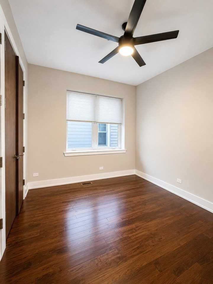 1149 W 17th St #1 - Photo 5 of 16