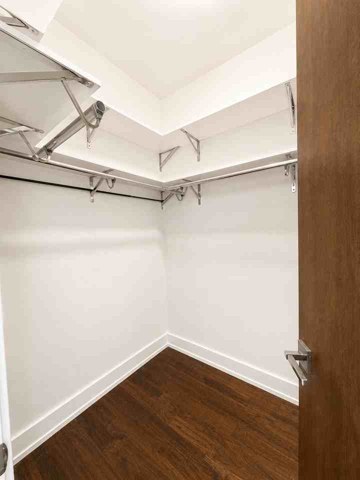 1149 W 17th St #1 - Photo 7 of 16