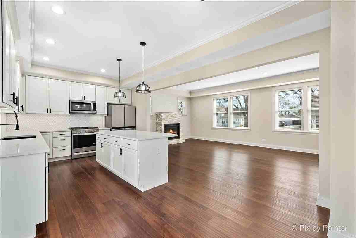 11113 S Myrtle St - Photo 4 of 50