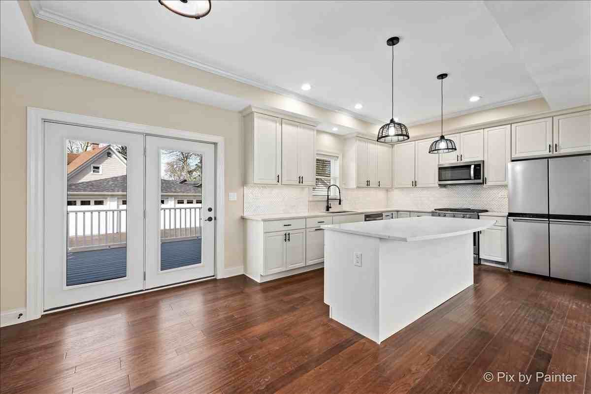 11113 S Myrtle St - Photo 5 of 50