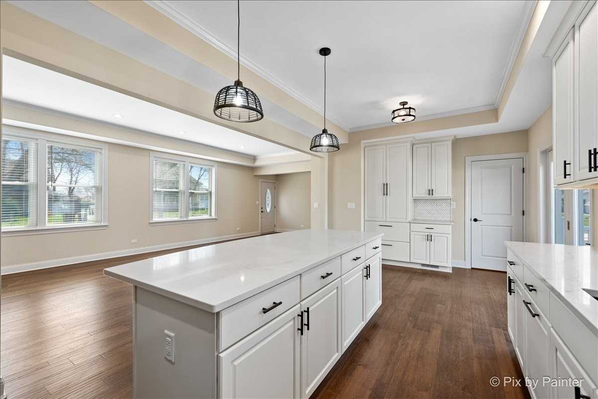 11113 S Myrtle St - Photo 6 of 50