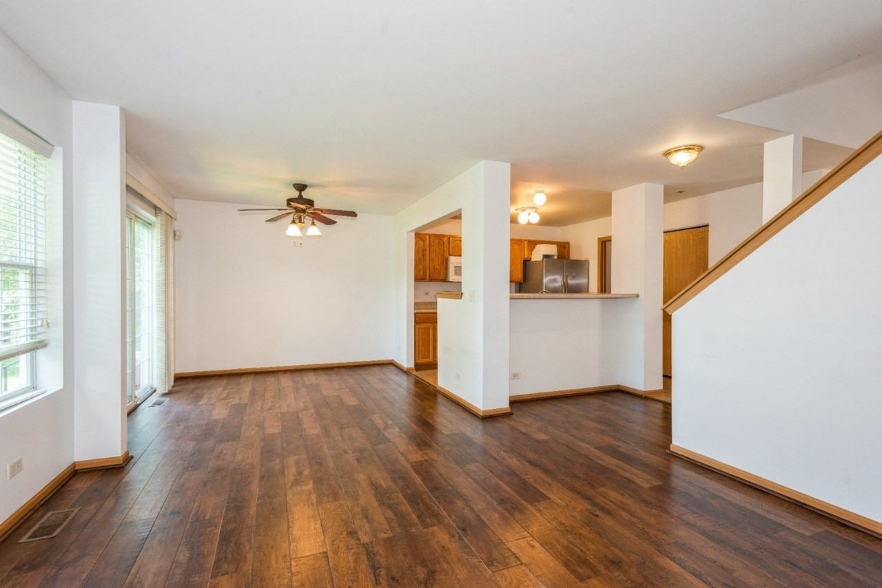 2341 Stoughton Cir #2341 - Photo 4 of 12
