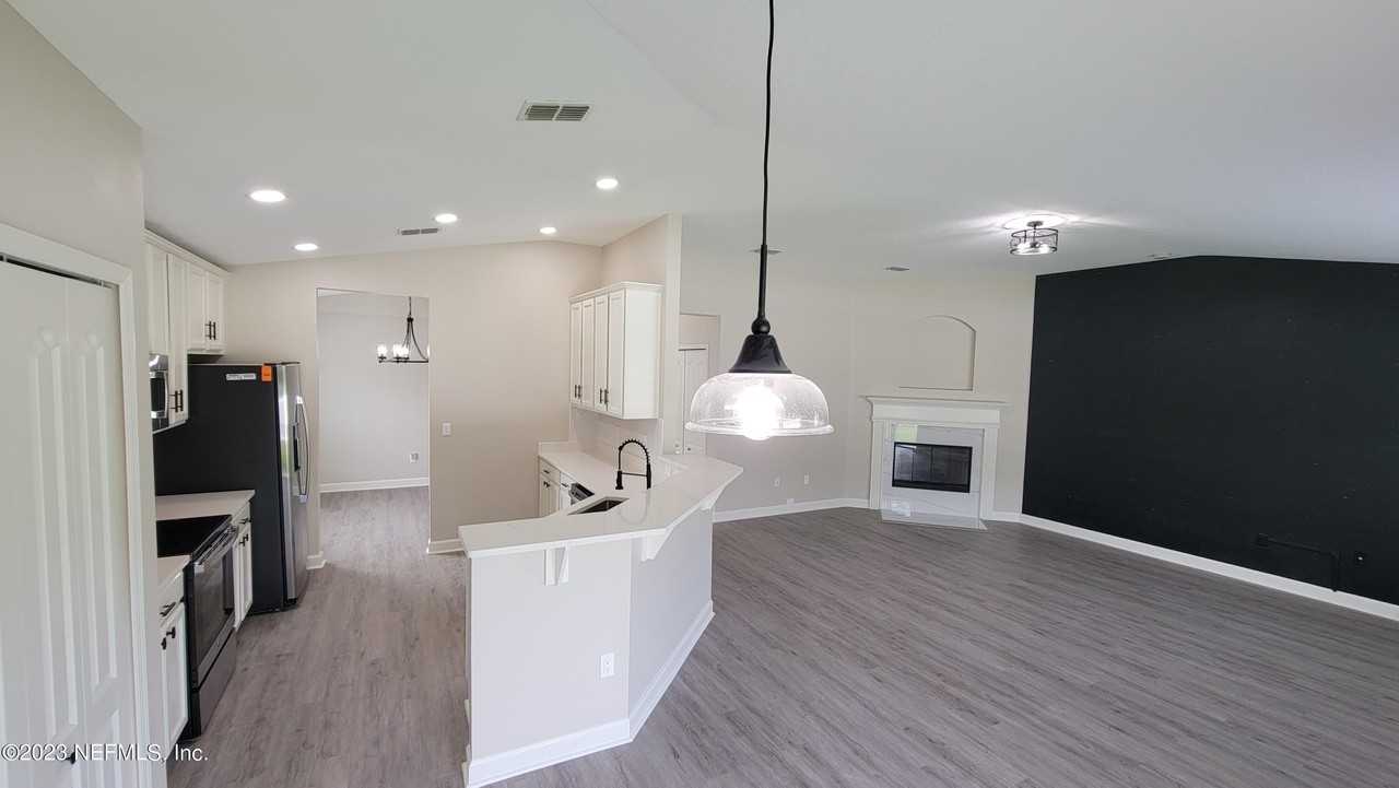 2735 Woodsdale Dr - Photo 5 of 37