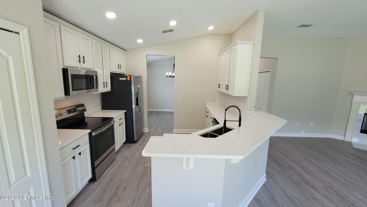 2735 Woodsdale Dr - Photo 6 of 37