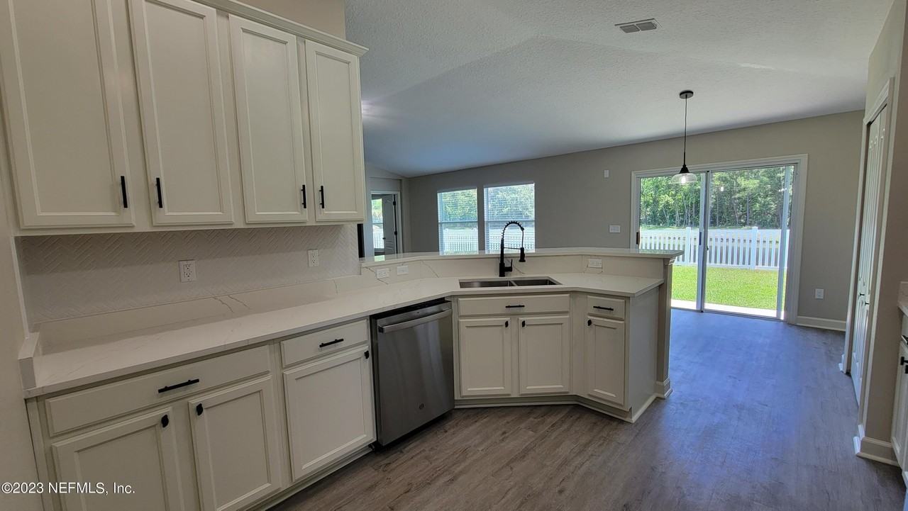 2735 Woodsdale Dr - Photo 7 of 37