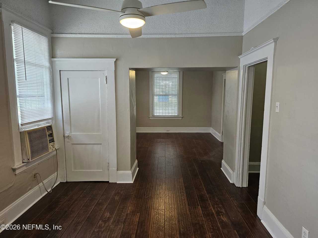 836 W 21st St - Photo 7 of 15