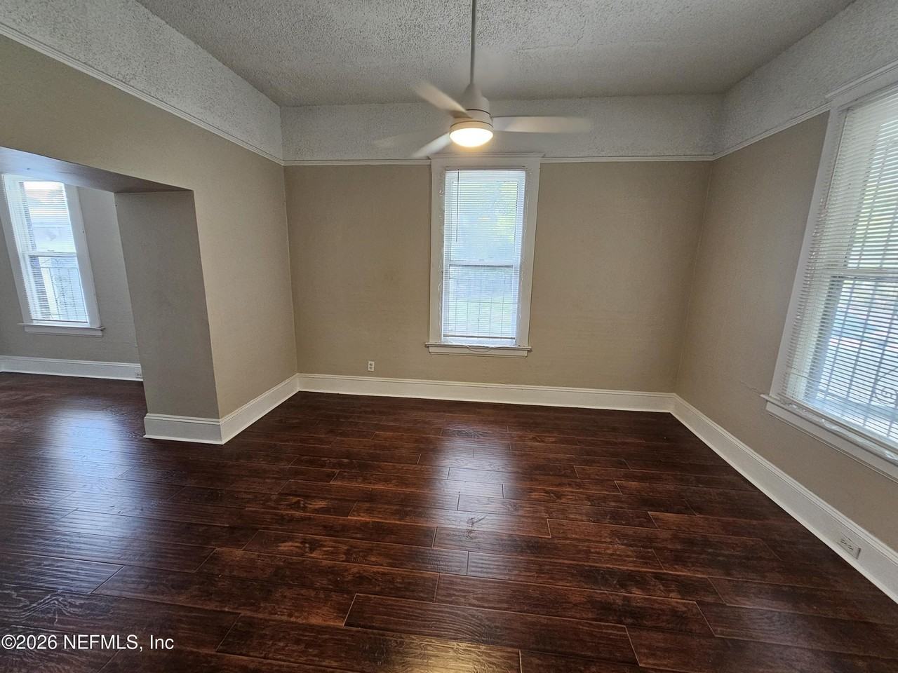 836 W 21st St - Photo 6 of 15