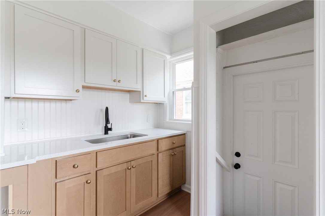 10201 Grace Ave - Photo 7 of 33